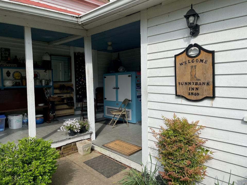 Sunnybank Inn will host a weekend workshop and retreat, Voices of Yore, featuring Daron Douglas, a musician, storyteller and ballad singer, and Jane Hicks Gentry's great-granddaughter, from May 3-5.