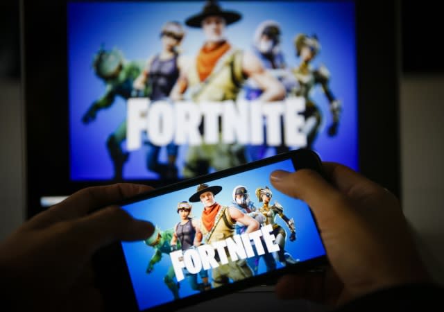 ANKARA, TURKEY - NOVEMBER 26: A man plays Fortnite game on smartphone in Ankara, Turkey on November 26, 2018.  (Photo by Metin Aktas/Anadolu Agency/Getty Images)