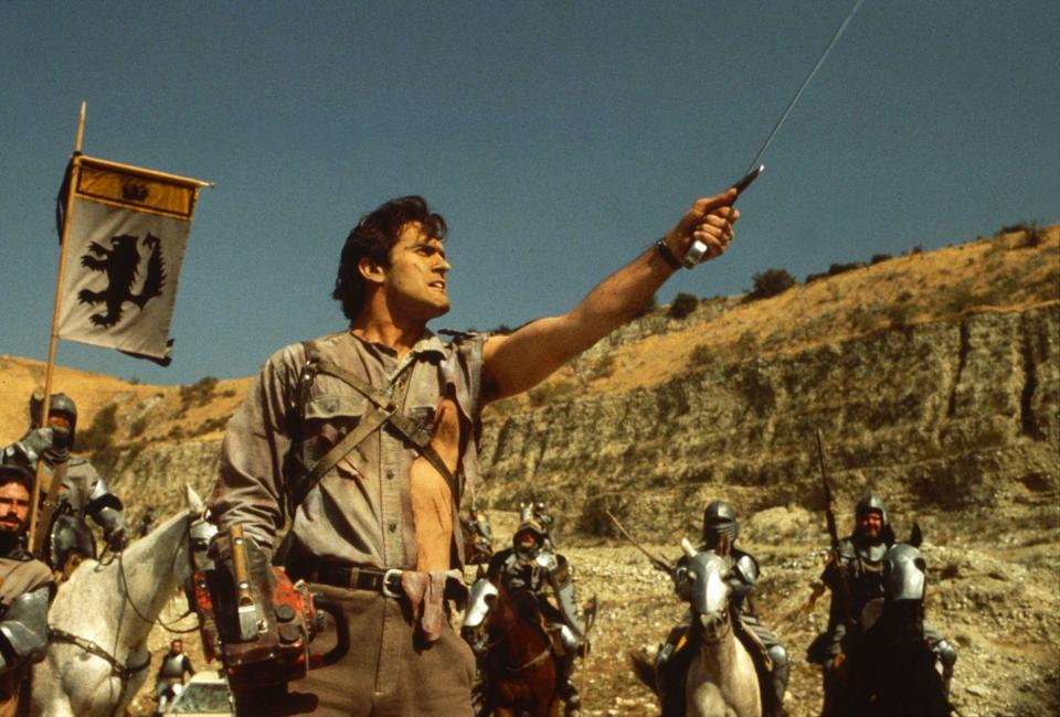 ARMY OF DARKNESS, Bruce Campbell, 1993. ph: Melissa Mosely /© Universal /courtesy Everett Collection