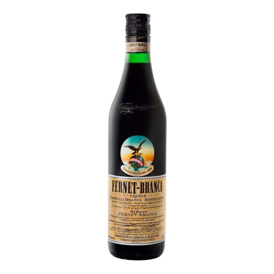 Fernet branca. Фернет Бранка. Fernet Branca ликер. Аргентинский Фернет. Ликер Fernet Чехия.