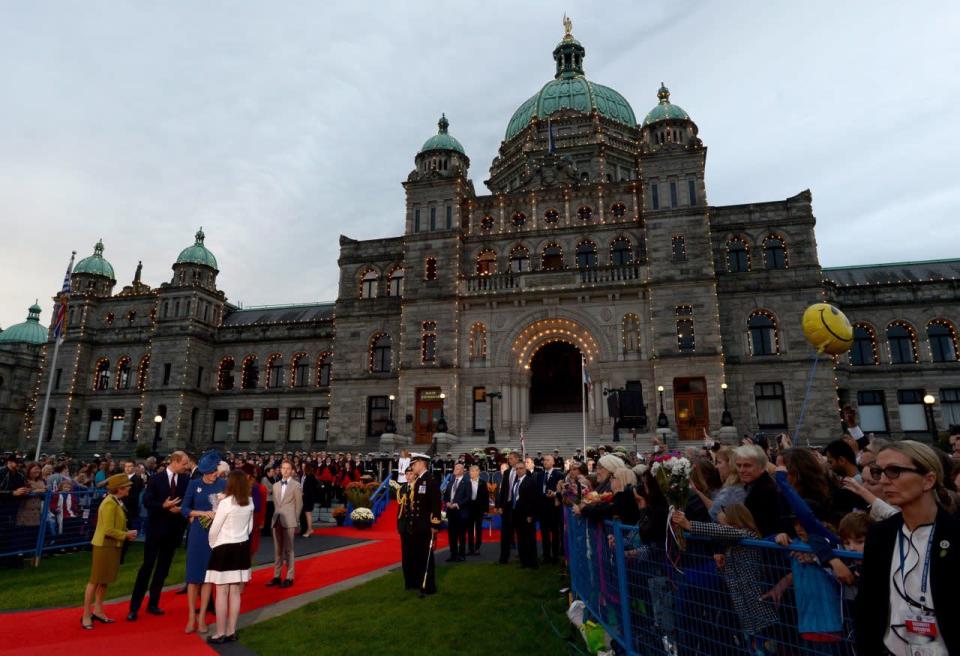 The Duke and Duchess of Cambridge await their entrance to the Legislative Assembly in Victoria, B.C., on Saturday, September 24, 2016. Photo: THE CANADIAN PRESS/Jonathan Hayward