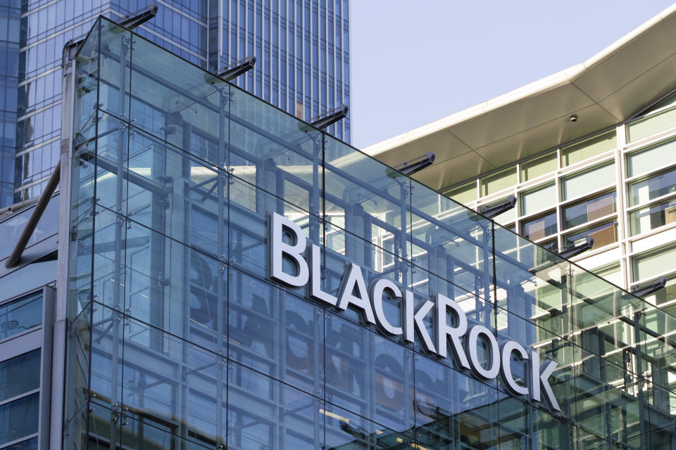BlackRock to hire dozens of staff as part of S'pore expansion plan