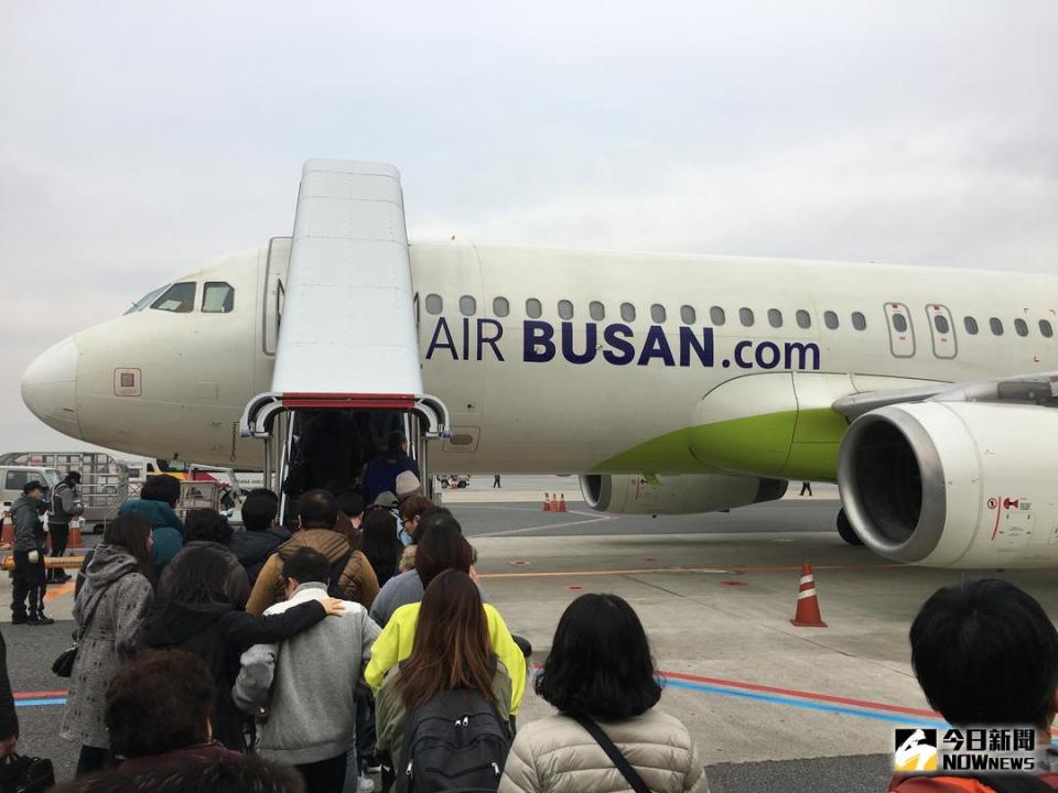 ▲釜山航空託運行李免費額度縮水，購買國際線機票的旅客將縮減為 1 件 15 公斤。（圖／記者陳致宇攝）