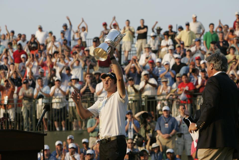 Geoff Ogilvy holds up his trophy after winning the 2006 U.S. Open Championship at Winged Foot Golf Club in Mamaroneck, New York, Sunday, June 18, 2006.