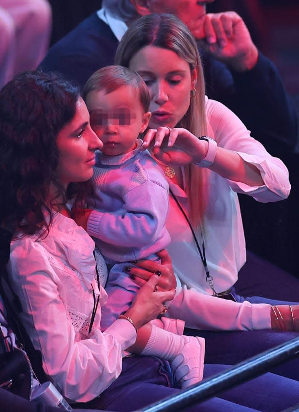 Mery Perelló y Maribel Nadal con el pequeño Rafael