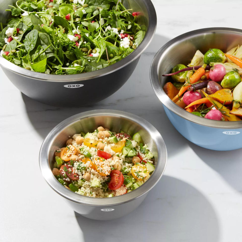 The bowls in three different sizes and colors