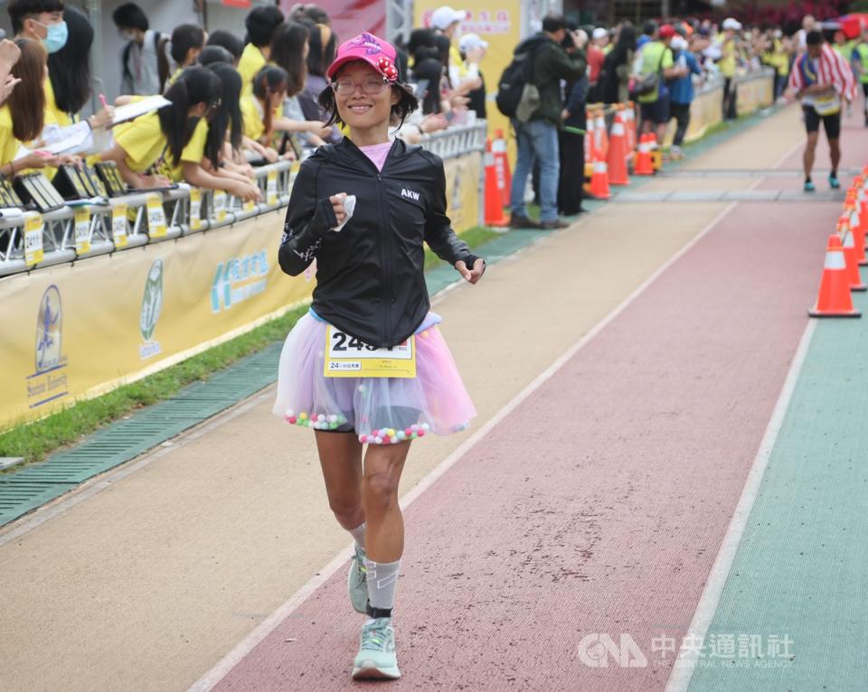 賽事歷經24小時 東吳國際超馬波蘭日本選手男女冠軍。