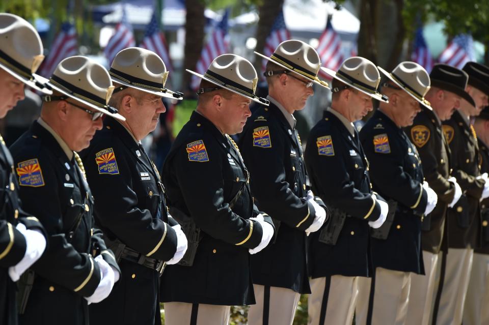 <p>Members of the Arizona Department of Public Safety line up before the casket of Senator John McCain is carried by members of the Arizona National Guard to the Arizona State Capitol Rotunda where he will lie in state, Aug. 29, 2018 in Phoenix, Ariz. (Photo: Robyn Beck/AFP/Getty Images) </p>