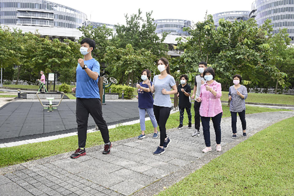 步道式：全家人可以一起在公園步道上健走，不但可以鍛鍊心肺能力與下肢肌力、肌耐力，還可以維繫親情並互相激勵，運動效果更好！