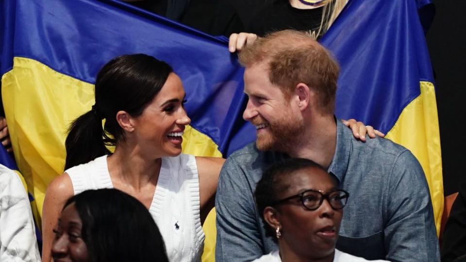 the duke and duchess of sussex at the sitting volleyball competition on field one at the merkur spiel arena during the invictus games in dusseldorf, germany picture date thursday september 14, 2023 photo by jordan pettittpa images via getty images