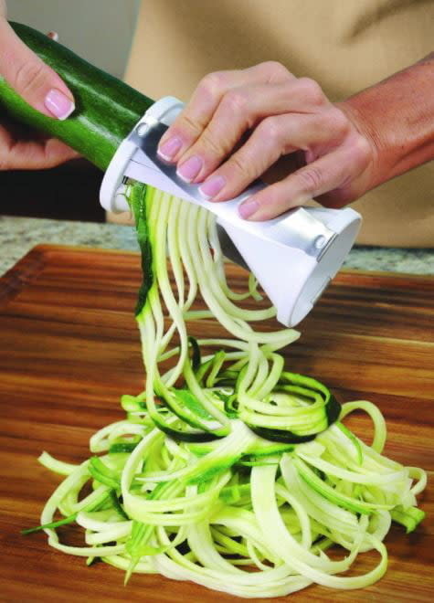 the spiralizer cutting zuchini