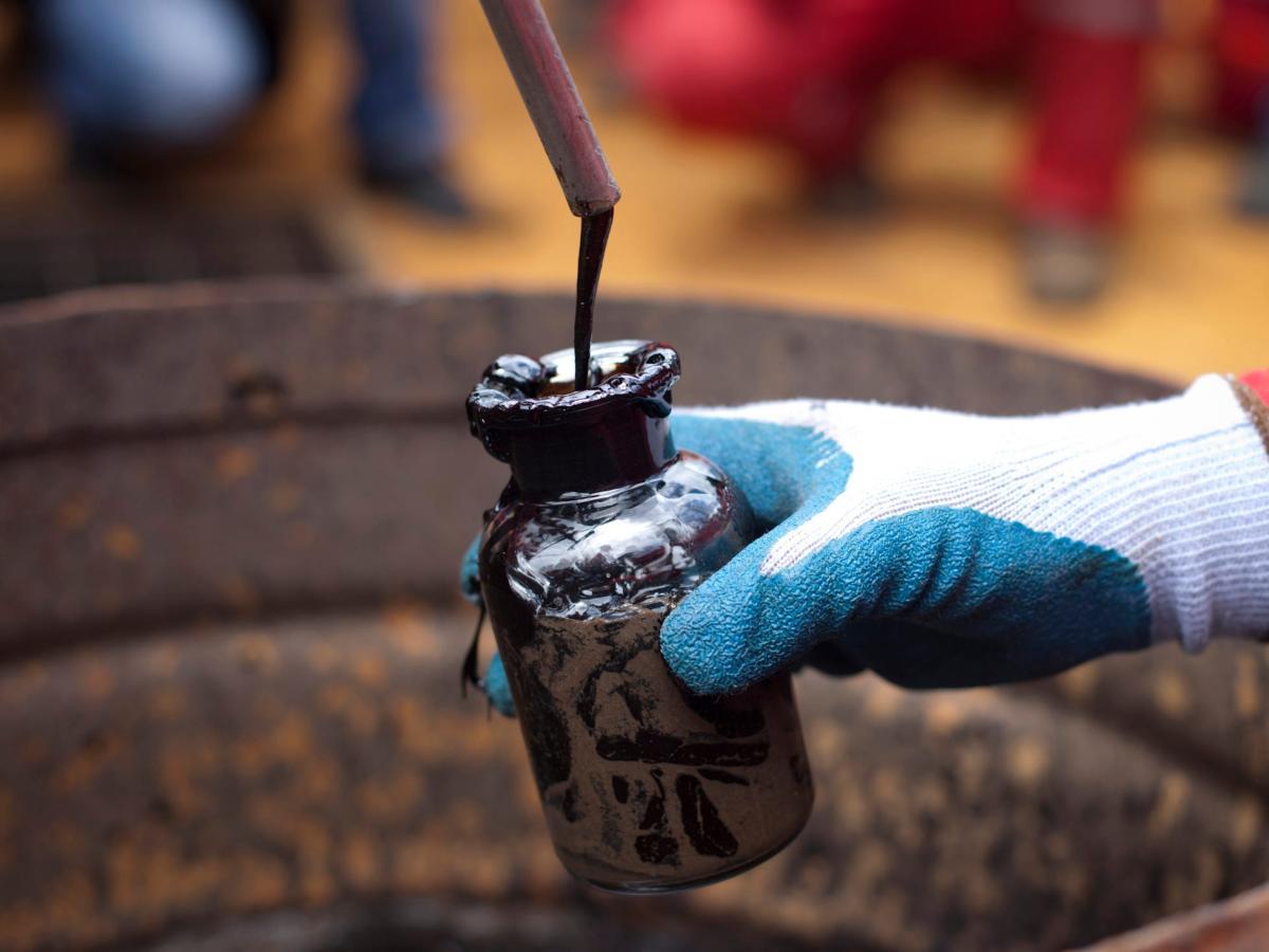 Un pétrolier de la flotte fantôme qui avait falsifié sa localisation et transportait du brut vénézuélien s’est retrouvé coincé près de Singapour.