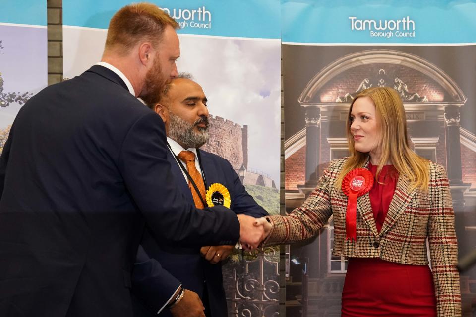 Sarah Edwards of Labour shakes the hand of Conservative candidate Andrew Cooper after she was declared the Member of Parliament for Tamworth following Thursday's by-election (PA)