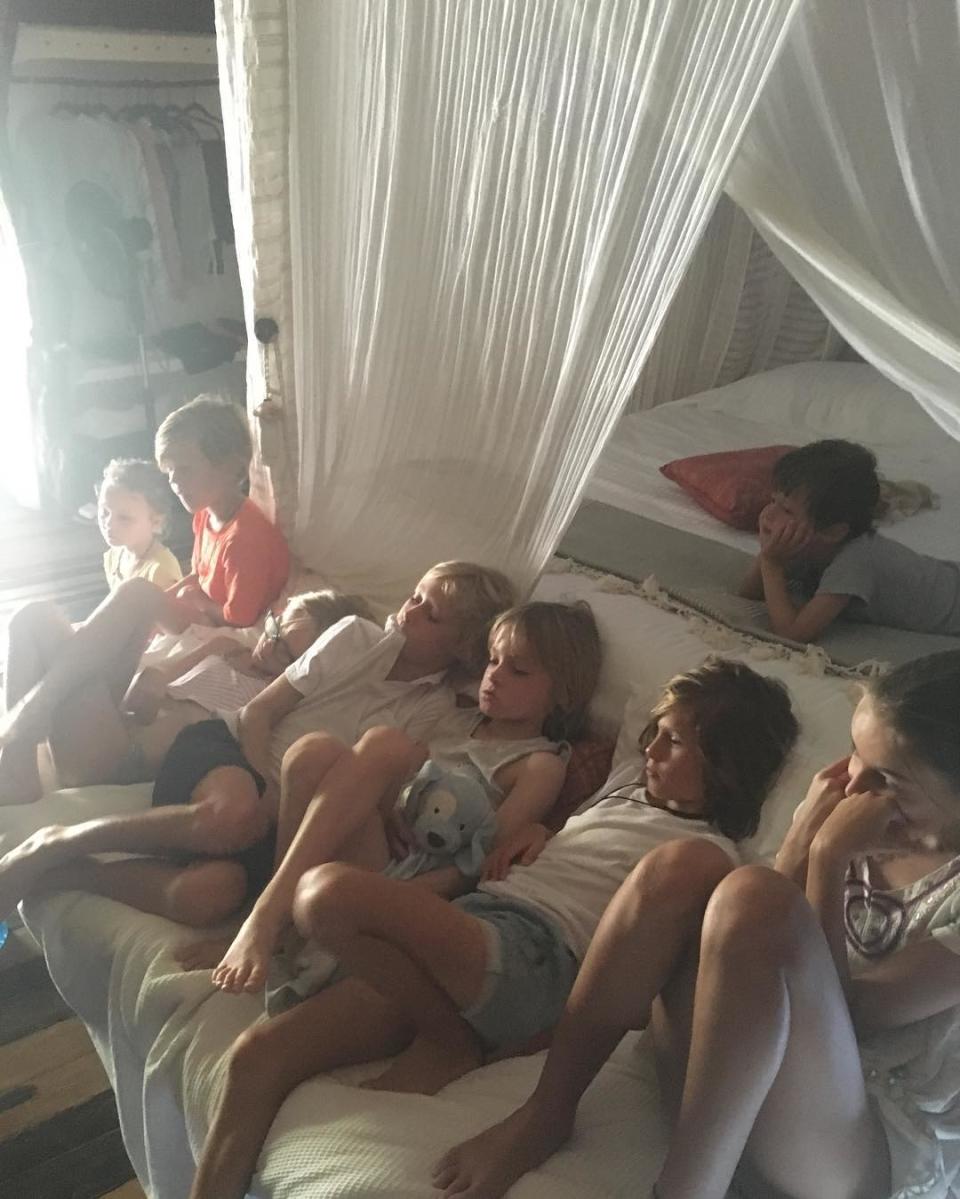 <p>Naomi compartió algunas estampas de la vacación en sus redes sociales, como los chicos tomando un descanso del sol. Instagram </p>