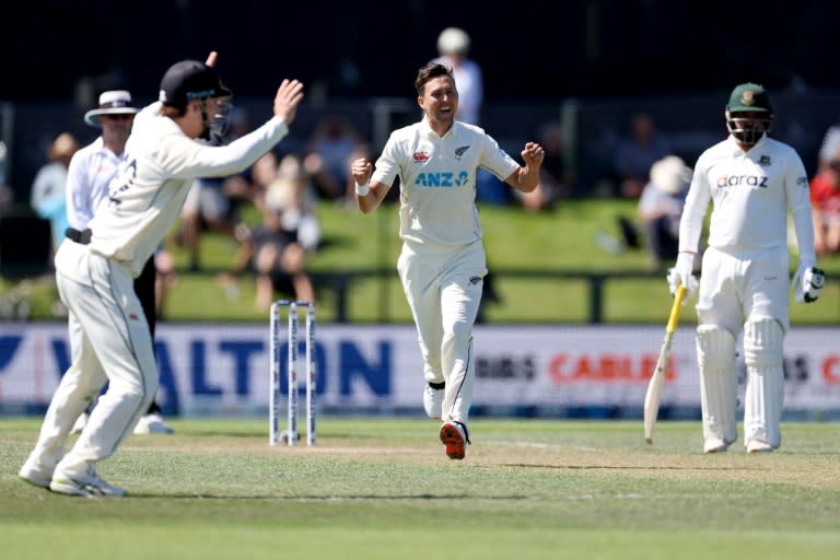 New Zealand's Trent Boult (centre) celebrates the wicket of Liton Das, one of five he claimed as Bangladesh were skittled for 126 (AFP/Marty MELVILLE)