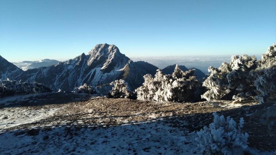 玉山山頭被雪覆蓋。（圖／中央氣象署提供）