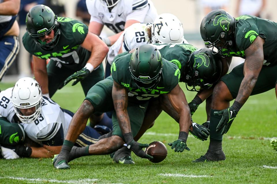 Michigan State's Kendell Brooks, center, and the Spartans defense go after a loose Akron ball during the second quarter on Saturday, Sept. 10, 2022, at Spartan Stadium in East Lansing.