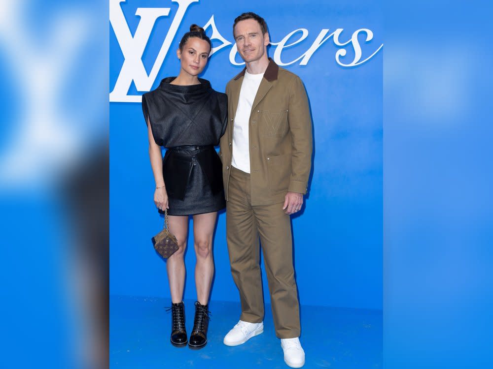 Alicia Vikander und Michael Fassbender bei der Louis-Vuitton-Männermodenschau in Paris. (Bild: imago/Bestimage)