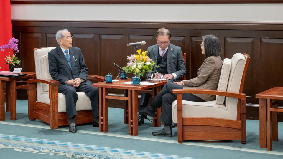  蔡英文接見「日本台灣交流協會」會長大橋光夫一行。 圖：總統府提供 