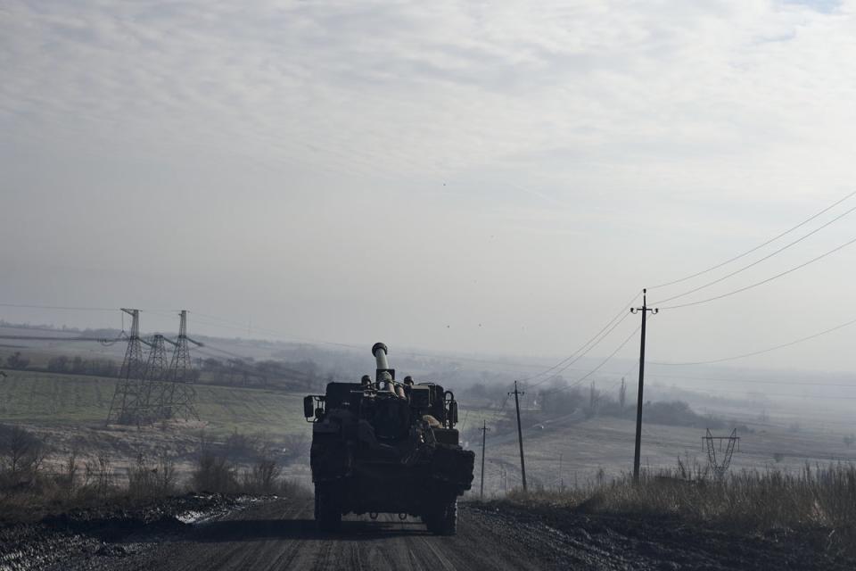 Artillery system moves to firing positions on the road to the city, on the outskirts of Avdiivka (Getty)