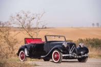 Questa Citroën Traction 11 B cabriolet del 1939 è una delle auto più belle all'asta. Valore stimato: 130,000 - 180,000 € (foto: Artcurial.com)