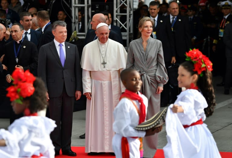 FOTOS: El Papa Francisco llega a Colombia para sanar heridas