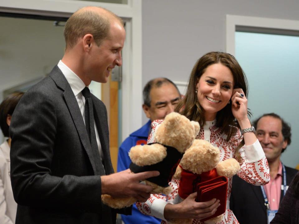 The Duke and Duchess of Cambridge hold teddy bears they received from five-year-old Hailey Cain during a tour of Sheway, a centre that provides support for native women, in Vancouver, B.C., Sunday, Sept. 25, 2016. THE CANADIAN PRESS/Jonathan Hayward