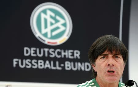 Foto del miércoles del entrenador de la selección alemana, Joachim Loew, en una rueda de prensa. Mayo 25, 2016. REUTERS/Arnd Wiegmann