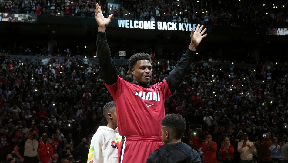 Raptors fans showed a huge amount of love to Kyle Lowry in his return to Toronto. (THE CANADIAN PRESS/Nathan Denette)