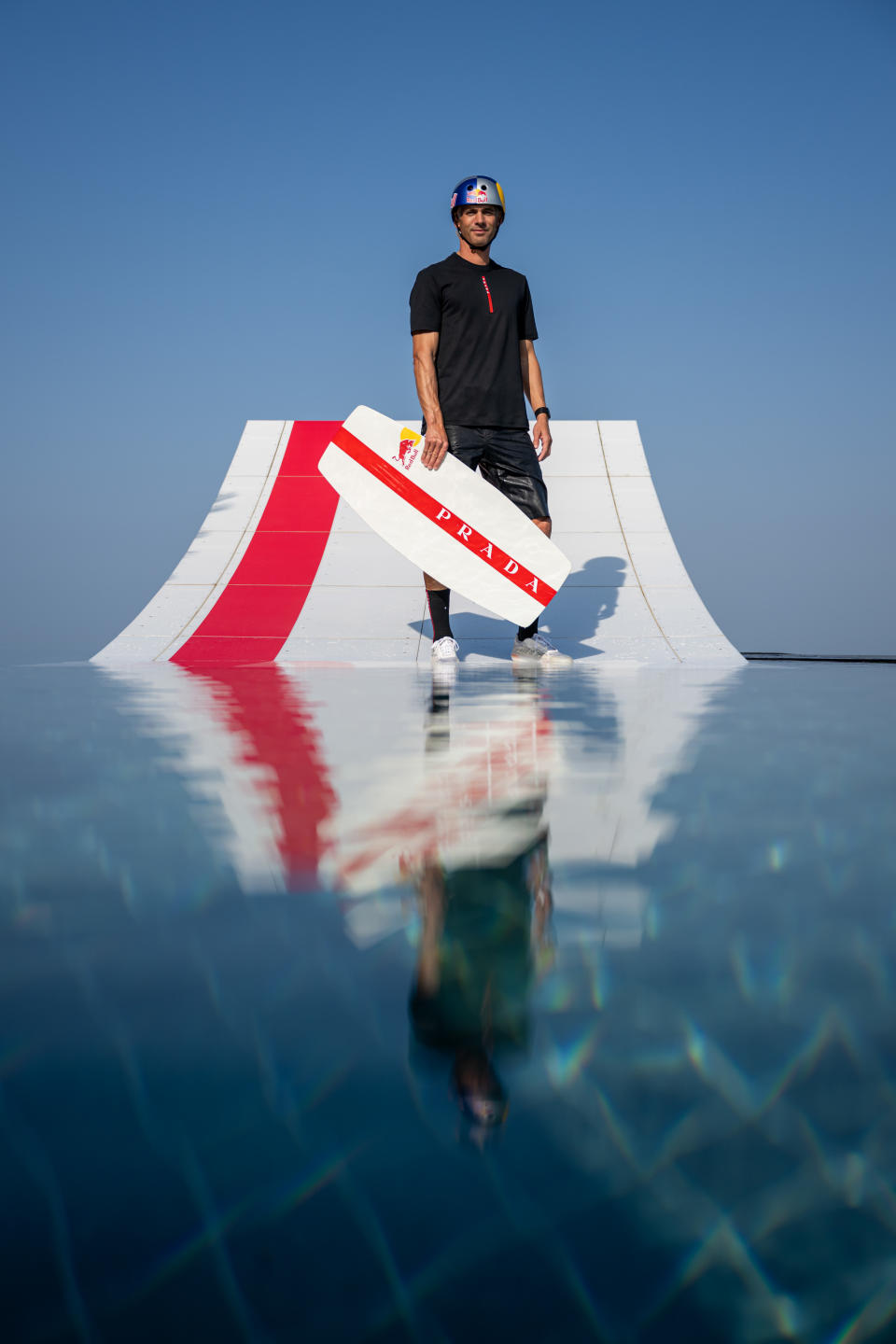 Brian Grubb dagli Stati Uniti viene visto durante il progetto WakeBASE all'Adress Beach Resort di Dubai, Emirati Arabi Uniti, il 29 novembre 2023.