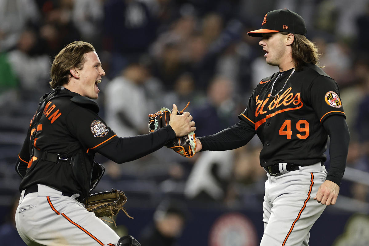 Orioles win early, lose late in season-ending doubleheader