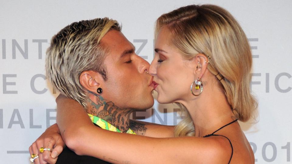 Model Chiara Ferragni mit ihrem Mann, den Sänger Fedez, auf dem Roten Teppich in Venedig 2019.