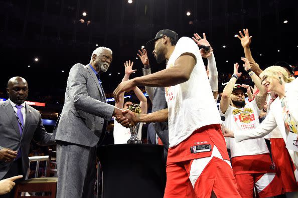 OAKLAND, CA - JUNE 13: NBA legend Bill Russell and Kawhi Leonard #2 of the Toronto Raptors shake hands after Game Six of the NBA Finals against the Golden State Warriors on June 13, 2019 at ORACLE Arena in Oakland, California. NOTE TO USER: User expressly acknowledges and agrees that, by downloading and/or using this photograph, user is consenting to the terms and conditions of Getty Images License Agreement. Mandatory Copyright Notice: Copyright 2019 NBAE (Photo by Andrew D. Bernstein/NBAE via Getty Images)