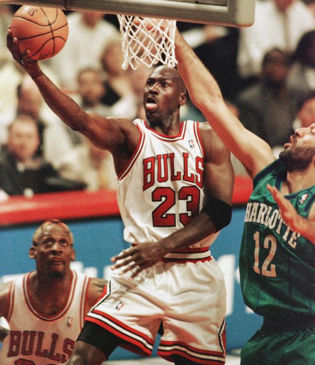 1998: Dennis Rodman #91 of the Chicago Bulls in action during the a Bulls  game versus the Indiana Pacers at the United Center in Chicago, IL. (Photo  by John Biever/Icon Sportswire) (Icon