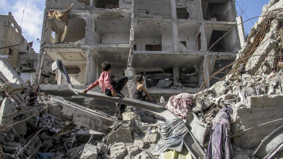 Streets, roads, avenues in the northern Gaza city of Sheikh Zayed left in ruins