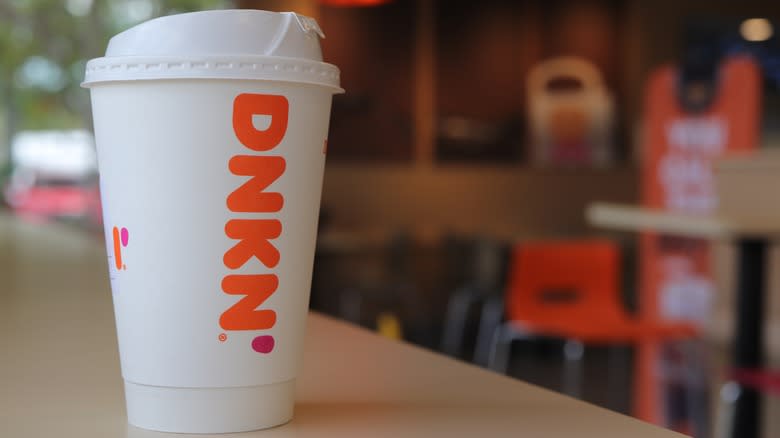 dunkin takeout coffee cup 