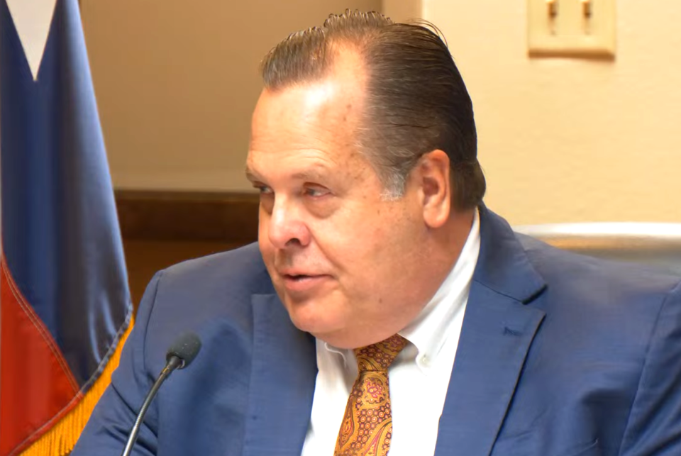 El Paso Water Chief Executive Officer John Balliew outlines the utility's new, larger budget and rate increases at the El Paso Public Service Board meeting Jan. 10. The PSB, which overees the water utility, approved the new budget and raising rates.