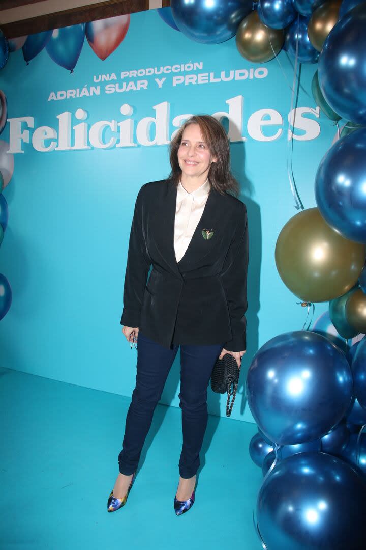 Gabriela Toscano, feliz en el estreno. La actriz fue a apoyar a su amiga Griselda Siciliani, con quien formó uno de los tríos de mujeres más recordados de la ficción: Para vestir santos, con Celeste Cid