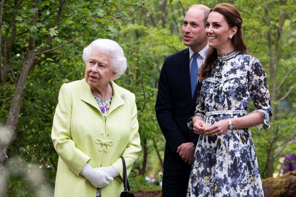 Catherine, Duchess of Cambridge (R) shows Britain's Queen Elizabeth II (L) and Britain's Prince William, Duke of Cambridge, around the 'Back to Nature Garden' garden