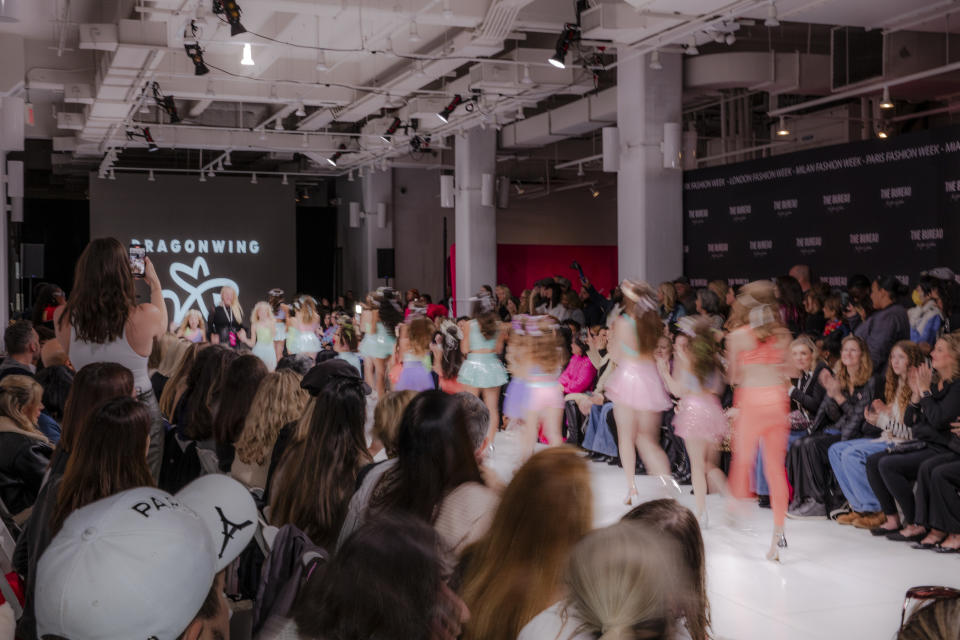 Una pasarela de moda para niñas en Nueva York el 10 de febrero de 2024. (Natalie Keyssar/The New York Times)