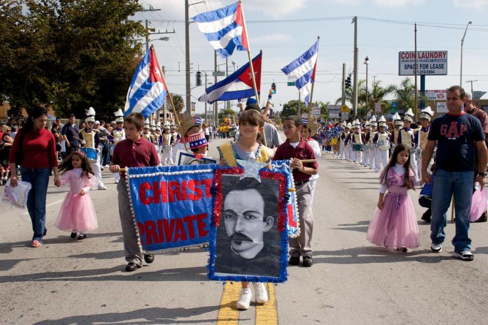 PATRICIA LAYLLE/PARA EL MIAMI HERALD- Niños de las Escuelas Privadas Cristianas de Hialeah caminaron y celebraron el Desfile Anual José Martí en Hialeah en honor al poeta y mártir cubano José Martí, el domingo 25 de enero de 2009.