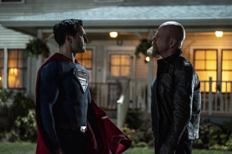 Superman (Tyler Hoechlin, L) confronts Lex Luthor (Michael Cudlitz). Photo courtesy of The CW