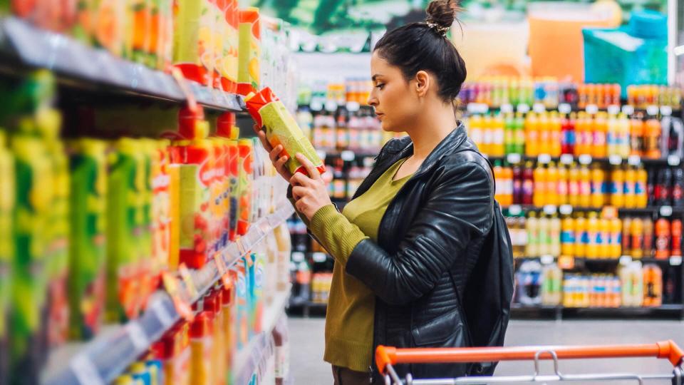 A young woman, housewife, decided to go to the supermarket and buy groceries for his family.