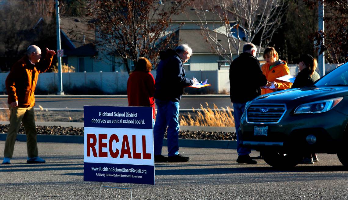 Richland School District voters lined up Feb. 15 at Badger Mountain Community Park in south Richland to sign three separate petitions for the recall.