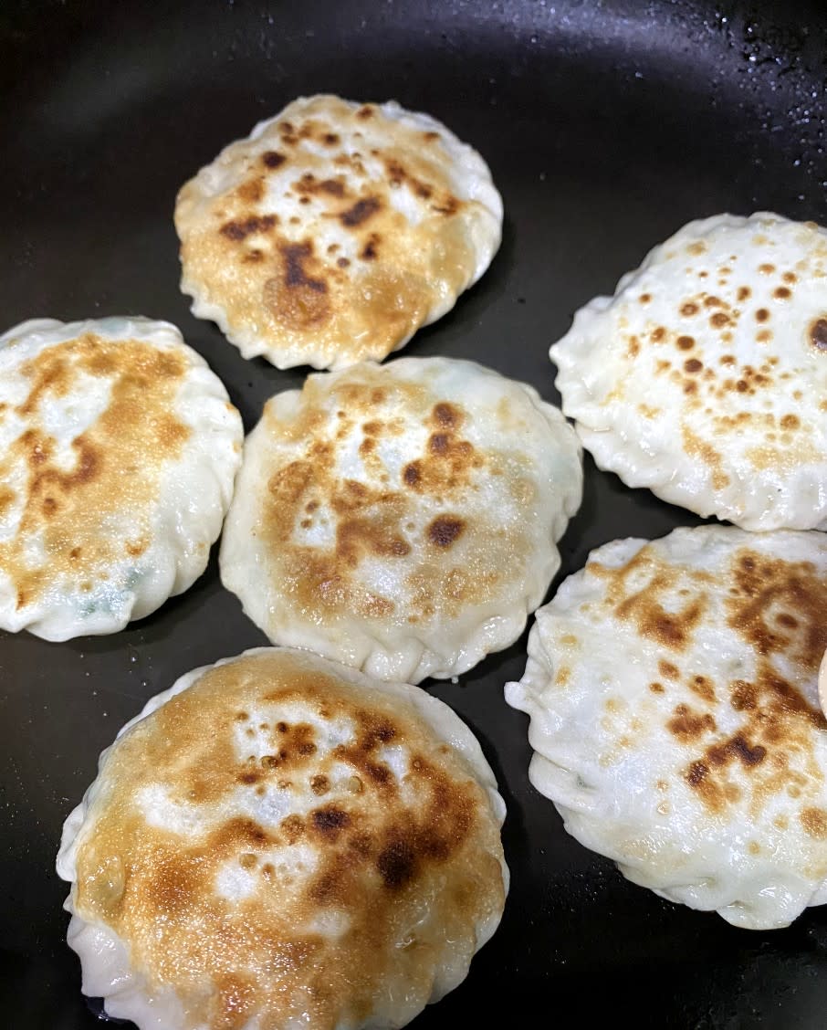 家常菜食譜│春天宜吃韭菜 加雞蛋蜆肉包盒子