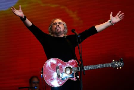 Barry Gibb performs on the Pyramid Stage at Worthy Farm in Somerset during the Glastonbury Festival in Glastonbury, Britain June 25, 2017. REUTERS/Dylan Martinez