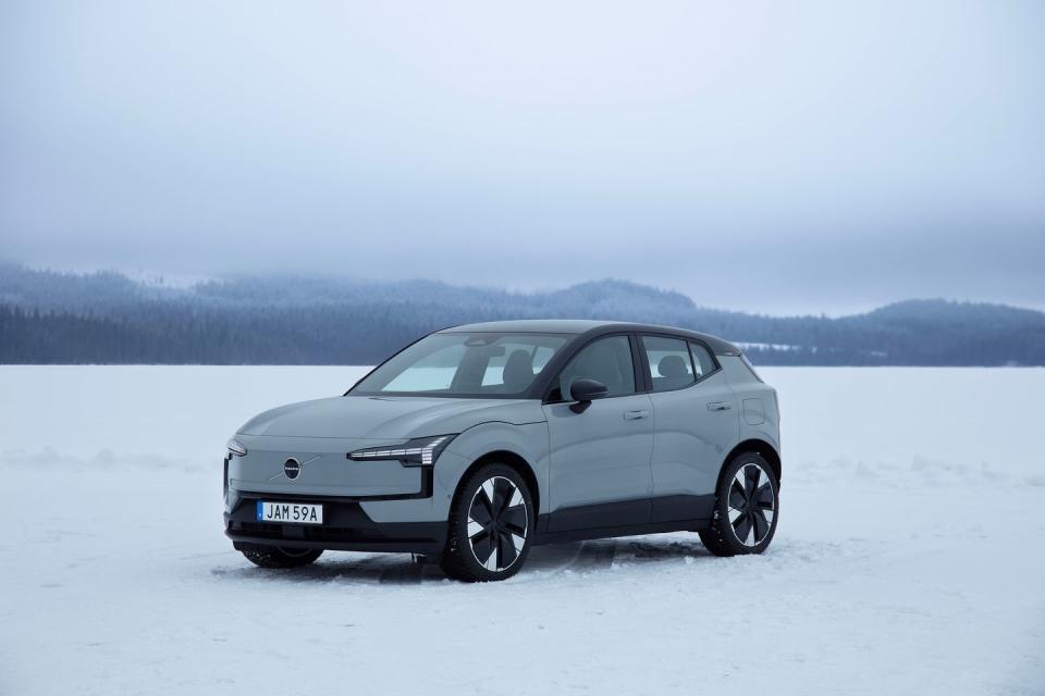 2025 volvo ex30 ev