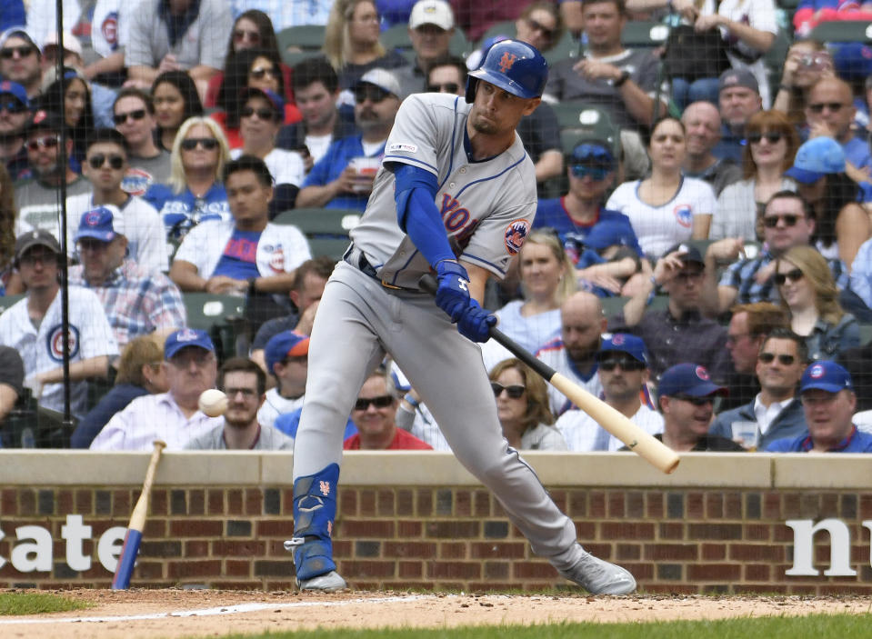 CHICAGO, ILLINOIS - JUNE 21: Jeff McNeil #6 of the New York Mets hits a one run single against the Chicago Cubs during the seventh inning at Wrigley Field on June 21, 2019 in Chicago, Illinois. (Photo by David Banks/Getty Images)