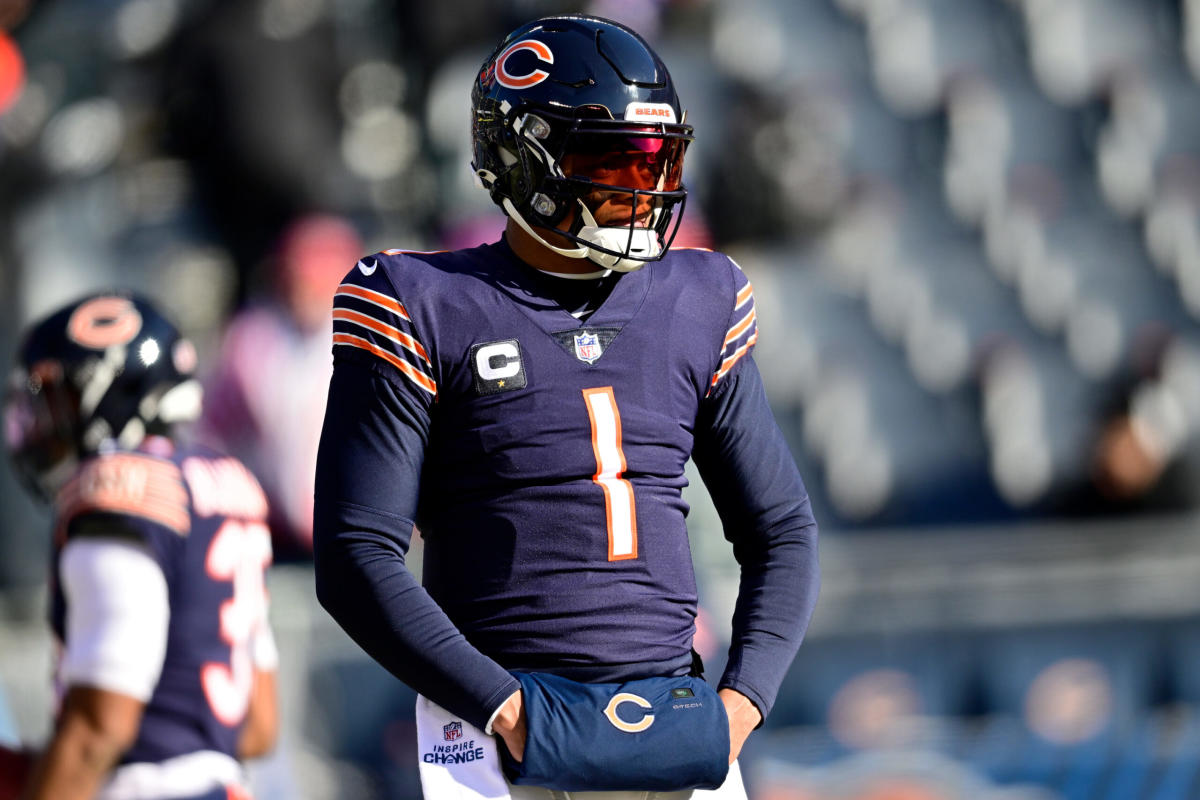 Bears trade Justin Fields to Panthers, take QB in shocking new