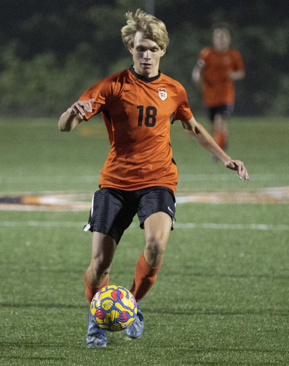 Hoover’s Jack Shaffer in action against Lake on Tuesday, Sept. 27, 2022.